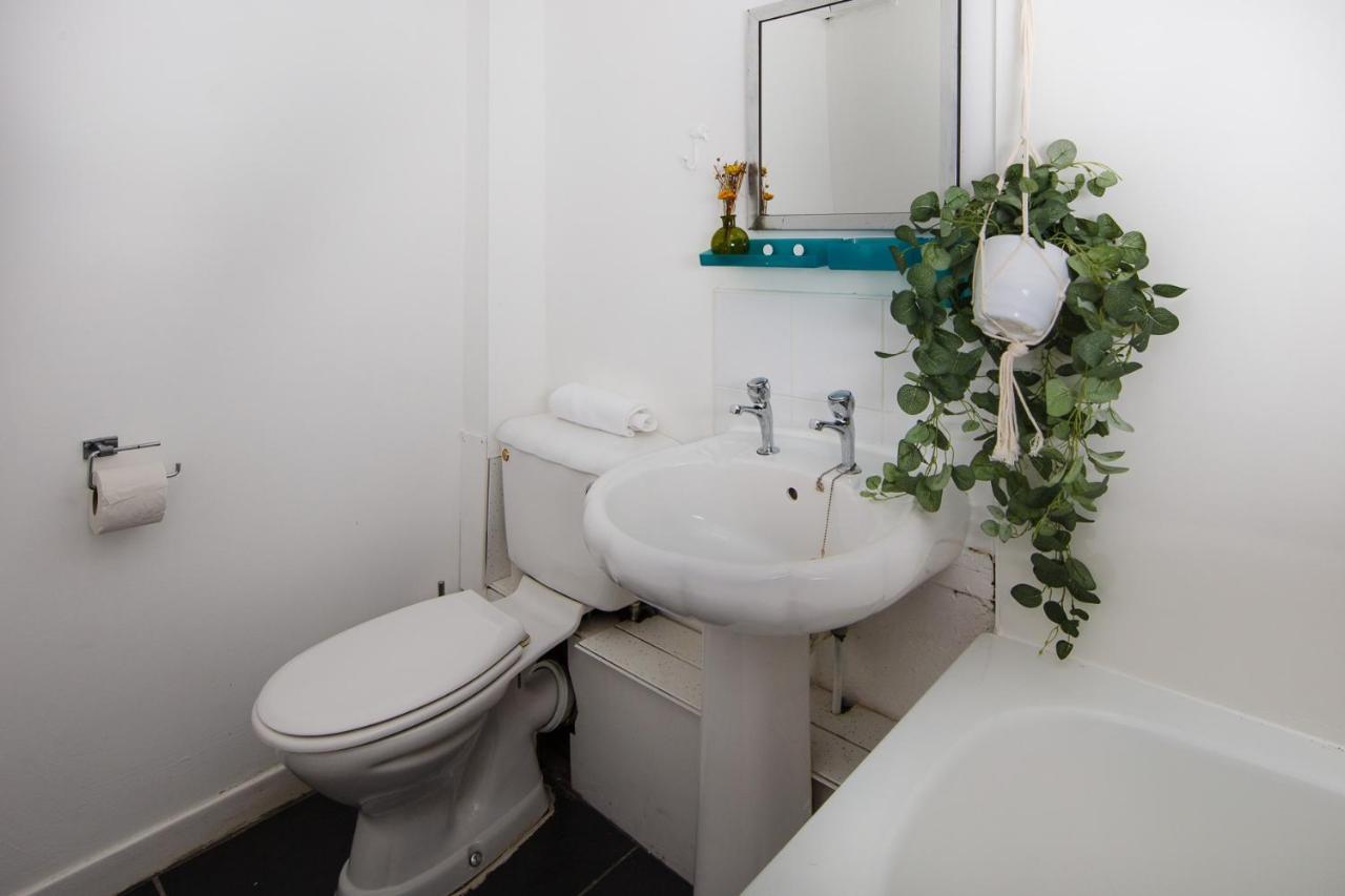 Fab Arthur Seat Views, Old Town Apartment Эдинбург Экстерьер фото